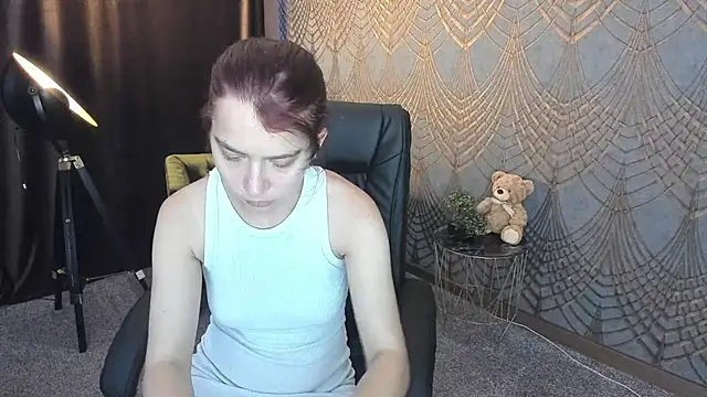 Snapshot of Livia_Shy chatting on 06/24/26, 05:17 Livia Shy online show from 06/24/26, 05:17