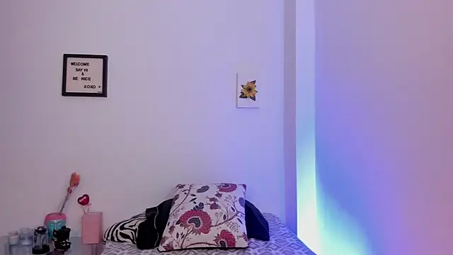 LauraToro  online show from 03/16/26, 04:11