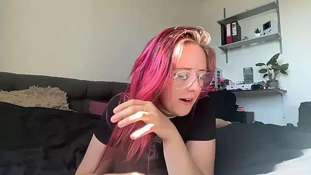 Snapshot of LeaLoveXXX chatting on 06/22/26, 07:27 LeaLoveXXX online show from 06/22/26, 07:27