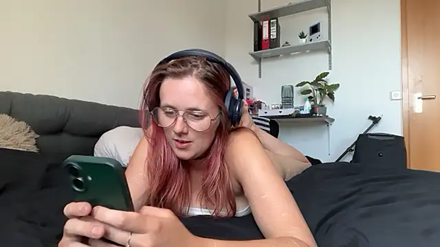 Snapshot of LeaLoveXXX chatting on 07/02/26, 07:14 LeaLoveXXX online show from 07/02/26, 07:14