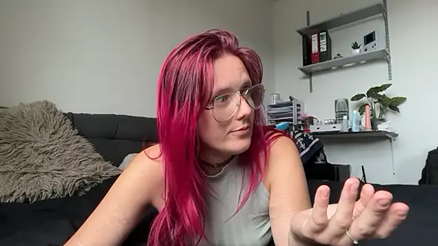 Snapshot of LeaLoveXXX chatting on 07/06/26, 07:05 LeaLoveXXX online show from 07/06/26, 07:05
