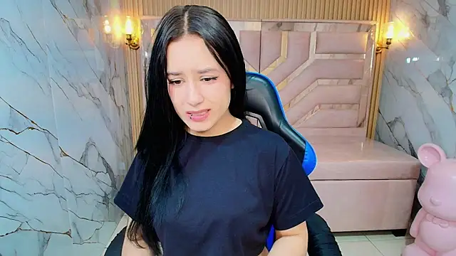 Snapshot of Aleja_r_ chatting on 06/21/26, 12:19 Aleja r online show from 06/21/26, 12:19
