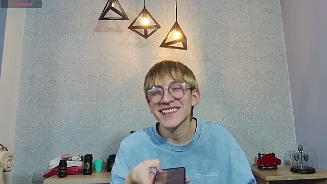 axell stone  online show from 06/11/26, 09:24