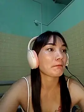 Snapshot of Voiva11 chatting on 07/06/26, 03:03 Voiva11 online show from 07/06/26, 03:03