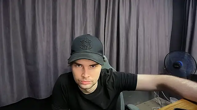 Snapshot of matthewglitch chatting on 06/11/26, 07:39 matthewglitch online show from 06/11/26, 07:39