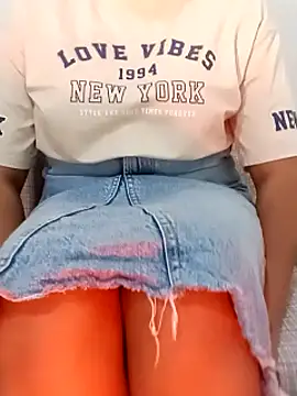 Snapshot of officequeen chatting on 07/16/26, 05:13 officequeen online show from 07/16/26, 05:13