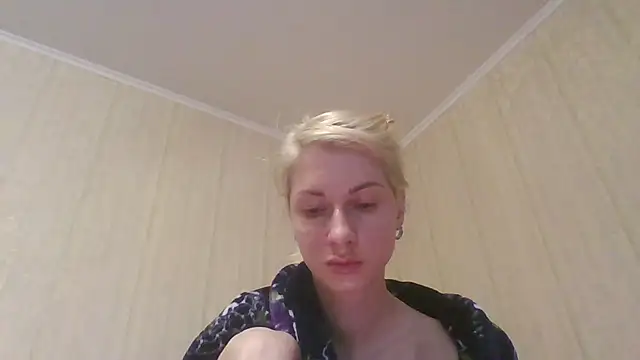 Snapshot of AmberandBlond chatting on 06/19/26, 04:00 AmberandBlond online show from 06/19/26, 04:00