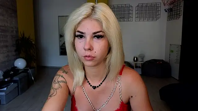 Snapshot of Sarahcamsx chatting on 07/06/26, 05:26 Sarahcamsx online show from 07/06/26, 05:26