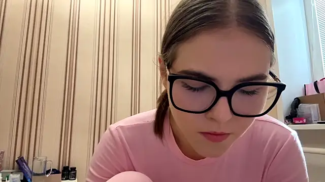 MiaWonderind online show from 06/28/26, 02:34
