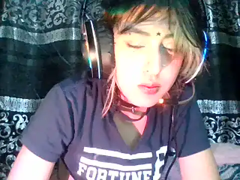 Snapshot of kittenpasive30 chatting on 06/17/26, 04:41 kittenpasive30 online show from 06/17/26, 04:41