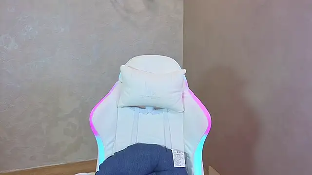 Snapshot of Emmiennova chatting on 07/12/26, 02:08 Emmiennova online show from 07/12/26, 02:08