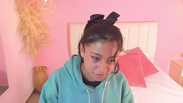 Snapshot of valeria__torres chatting on 07/16/26, 10:43 valeria torres online show from 07/16/26, 10:43