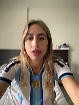 NicoleWilder online show from 06/14/26, 04:42
