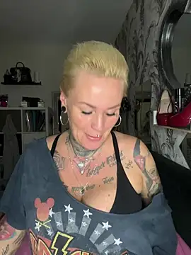InkedMissLaBaehm online show from 08/02/26, 11:14
