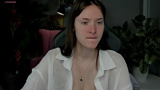 Snapshot of Eva_Leeee chatting on 08/06/26, 04:58 Eva Leeee online show from 08/06/26, 04:58