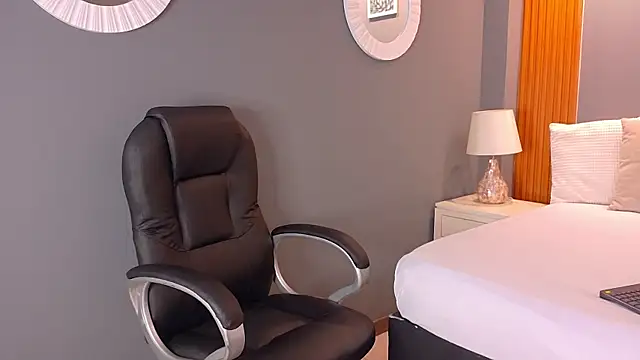 Juliana Valencian online show from 06/25/26, 10:25