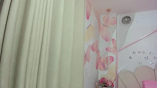 Millieskinny18 online show from 06/17/26, 03:09