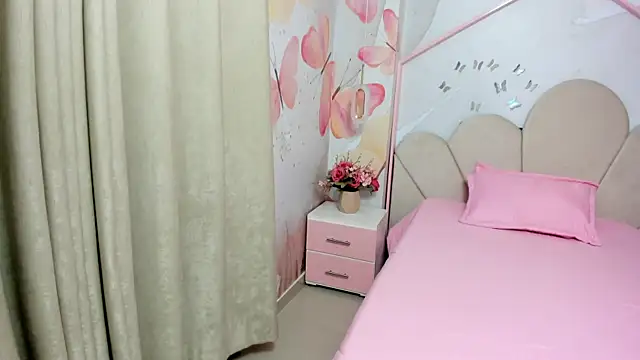 Millieskinny18 online show from 06/19/26, 03:00