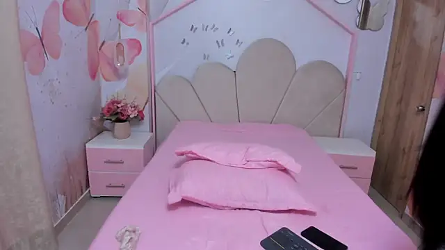 Millieskinny18 online show from 06/20/26, 03:59