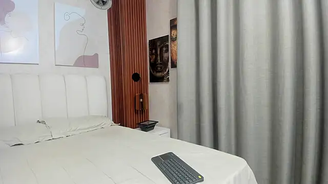 Millieskinny18 online show from 07/22/26, 02:03