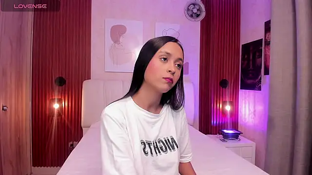 Millieskinny18 online show from 07/29/26, 02:21