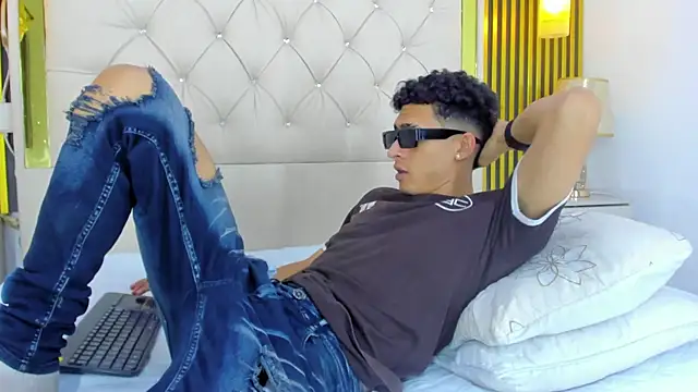 Snapshot of JARED_BOY1 chatting on 06/22/26, 12:24 JARED BOY1 online show from 06/22/26, 12:24