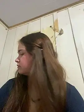 Snapshot of bella__hott chatting on 06/20/26, 04:10 bella hott online show from 06/20/26, 04:10