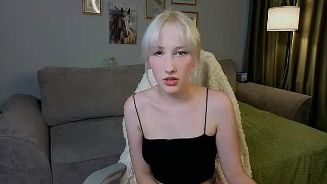 Snapshot of Evahoho chatting on 07/28/26, 11:05 Evahoho online show from 07/28/26, 11:05