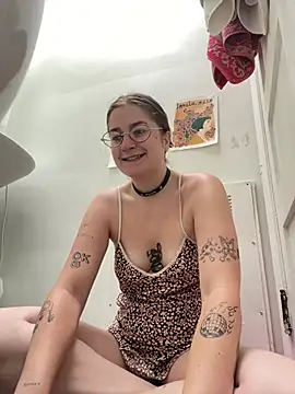 Snapshot of mclacy chatting on 06/17/26, 11:12 mclacy online show from 06/17/26, 11:12