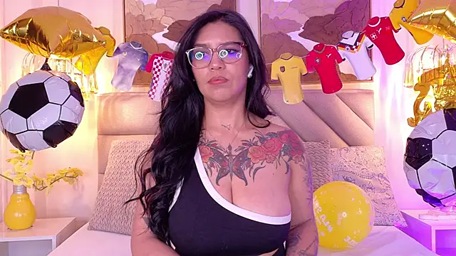 Snapshot of Sharlot18 chatting on 06/19/26, 12:31 Sharlot18 online show from 06/19/26, 12:31