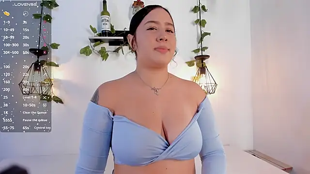 aisha duque  online show from 06/25/26, 07:40