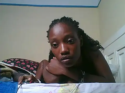 Snapshot of petitecharm chatting on 06/12/26, 11:03 petitecharm online show from 06/12/26, 11:03