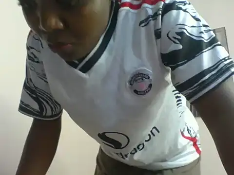 Snapshot of Black_prettty chatting on 06/25/26, 04:44 Black prettty online show from 06/25/26, 04:44