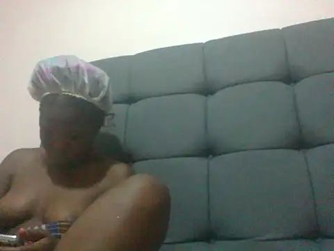 Snapshot of Black_prettty chatting on 07/18/26, 04:33 Black prettty online show from 07/18/26, 04:33