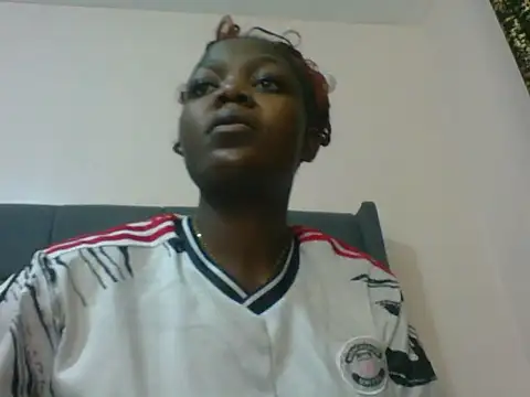 Snapshot of Black_prettty chatting on 07/21/26, 10:34 Black prettty online show from 07/21/26, 10:34