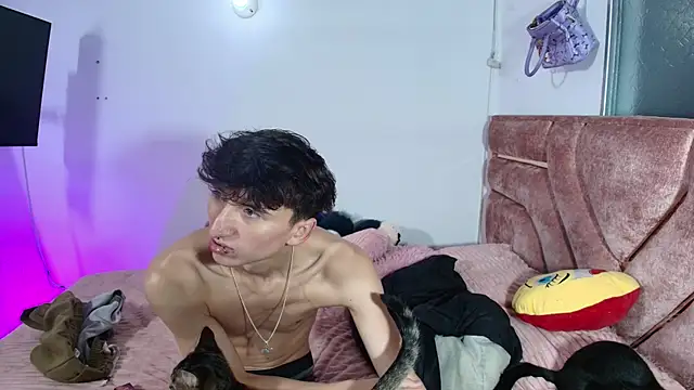 Snapshot of Alejo_cb chatting on 07/17/26, 05:18 Alejo cb online show from 07/17/26, 05:18