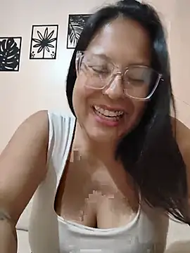 Snapshot of Coral_611 chatting on 06/25/26, 10:47 Coral 611 online show from 06/25/26, 10:47