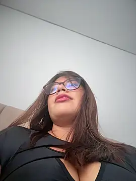 Snapshot of Saracalderon chatting on 07/15/26, 01:16 Saracalderon online show from 07/15/26, 01:16