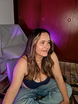 Snapshot of Mandy-moore28 chatting on 06/19/26, 10:13 Mandy-moore28 online show from 06/19/26, 10:13