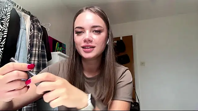 Snapshot of beautifulMira chatting on 06/14/26, 11:12 beautifulMira online show from 06/14/26, 11:12
