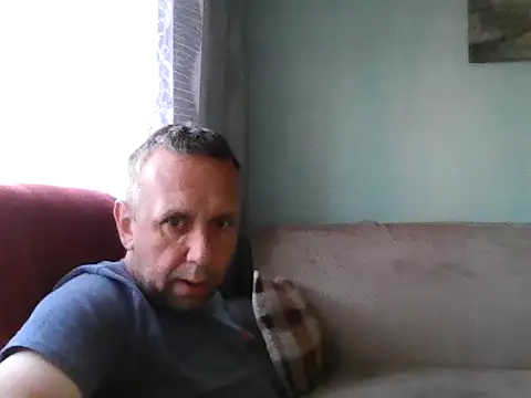 Snapshot of RafalekRozmarynowski81 chatting on 06/17/26, 02:58 RafalekRozmarynowski81 online show from 06/17/26, 02:58