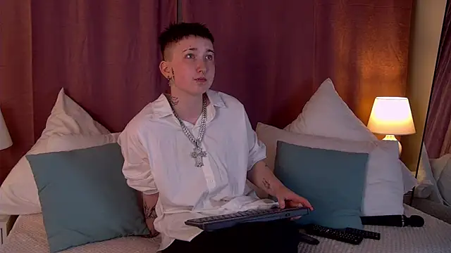 Snapshot of JeanDiamond chatting on 06/18/26, 10:47 JeanDiamond online show from 06/18/26, 10:47