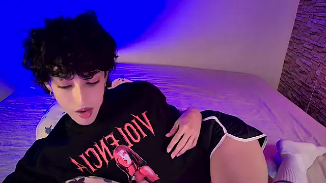 Snapshot of xFemboyToy chatting on 06/28/26, 01:33 xFemboyToy online show from 06/28/26, 01:33