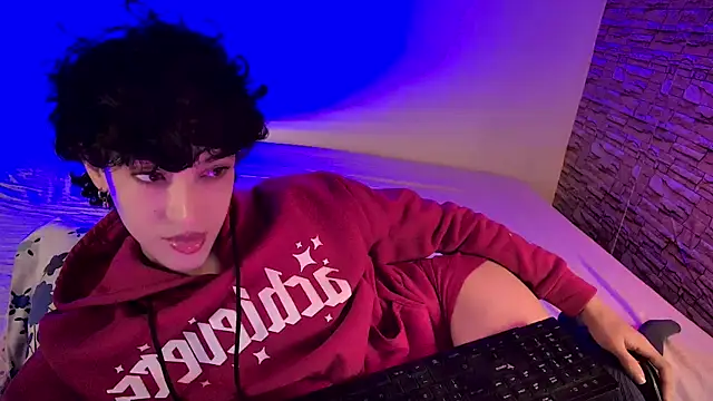 Snapshot of xFemboyToy chatting on 07/01/26, 02:57 xFemboyToy online show from 07/01/26, 02:57