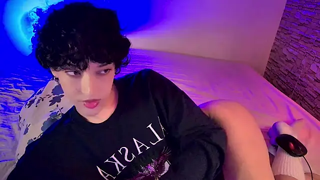Snapshot of xFemboyToy chatting on 07/04/26, 12:17 xFemboyToy online show from 07/04/26, 12:17