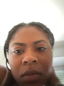 Snapshot of la_manzana chatting on 06/17/26, 12:18 la manzana online show from 06/17/26, 12:18
