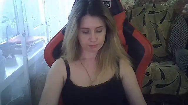 KiraKisskiss online show from 06/16/26, 01:58