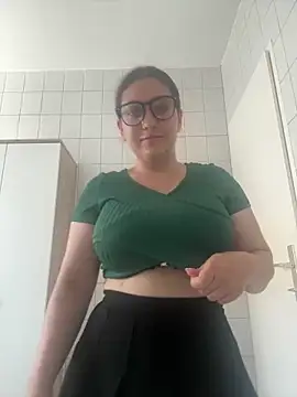 Snapshot of -Malina- chatting on 06/21/26, 01:24 -Malina- online show from 06/21/26, 01:24