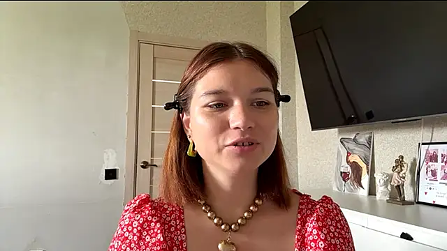 Snapshot of Karolinefrog chatting on 06/17/26, 12:02 Karolinefrog online show from 06/17/26, 12:02