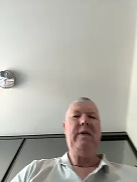 Snapshot of cumboy chatting on 04/25/26, 10:29 cumboy online show from 04/25/26, 10:29